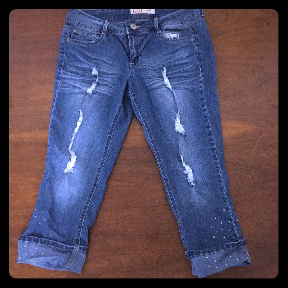 Women’s blue denim capris￼